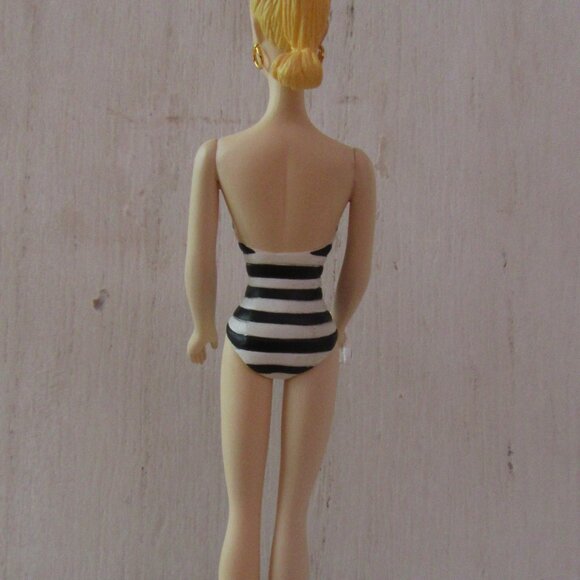 Vintage Barbie Debut 1959 Hallmark Keepsake Ornament (1994 First in Series) -box - Picture 8 of 13
